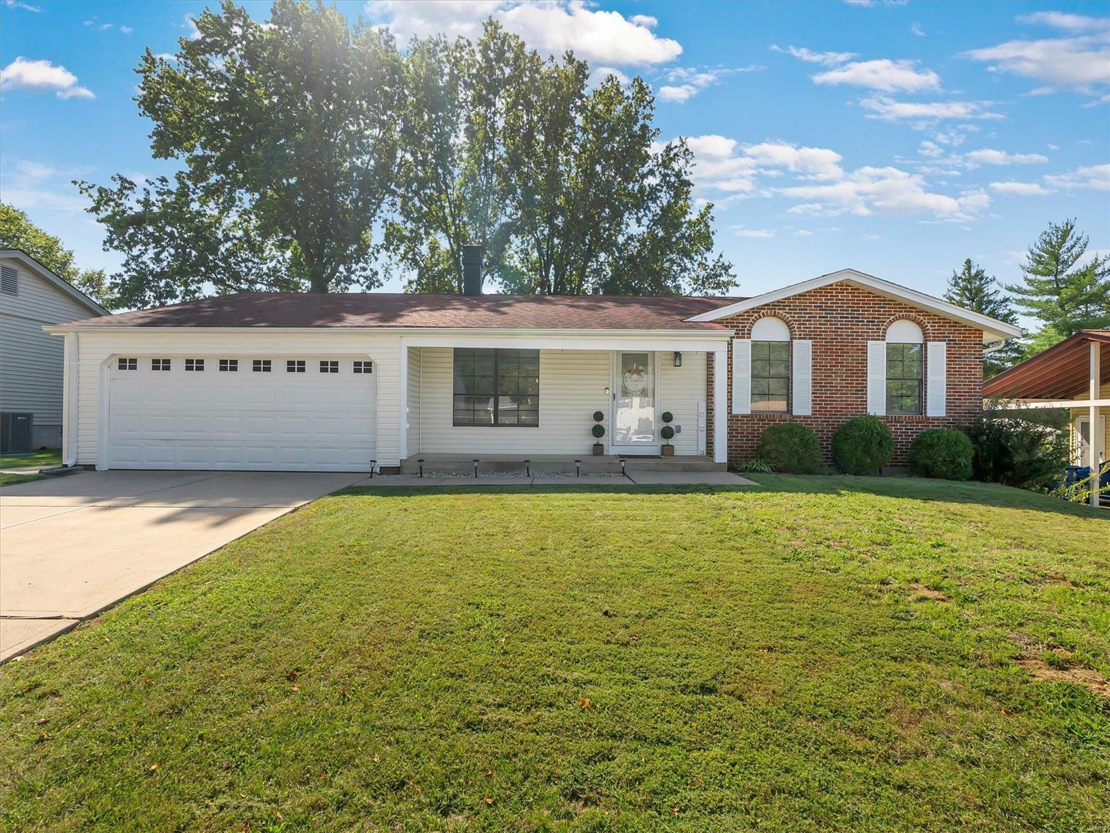 Property Photo:  1234 Kings Trail Lane  MO 63026 