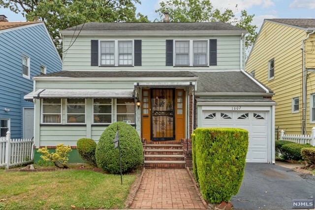 Property Photo:  1607 Bayview Avenue  NJ 07205 