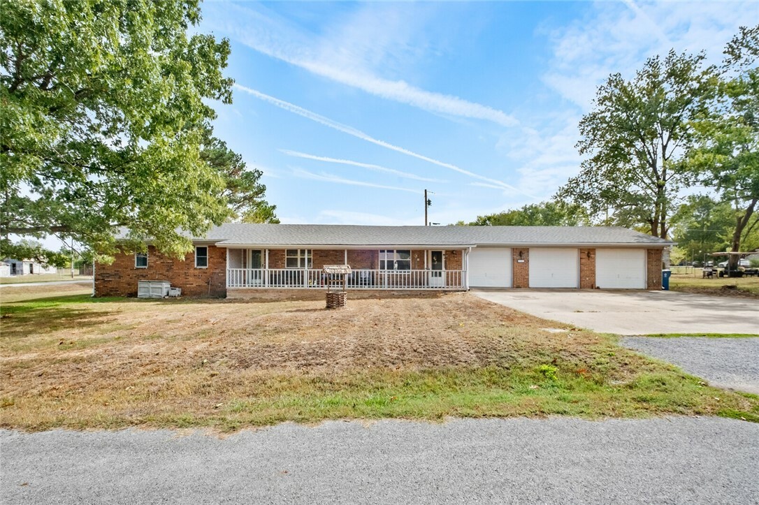 Property Photo:  802 4th Avenue  AR 72736 