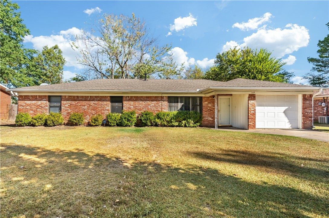 Property Photo:  209 W Eliff Street  AR 72761 