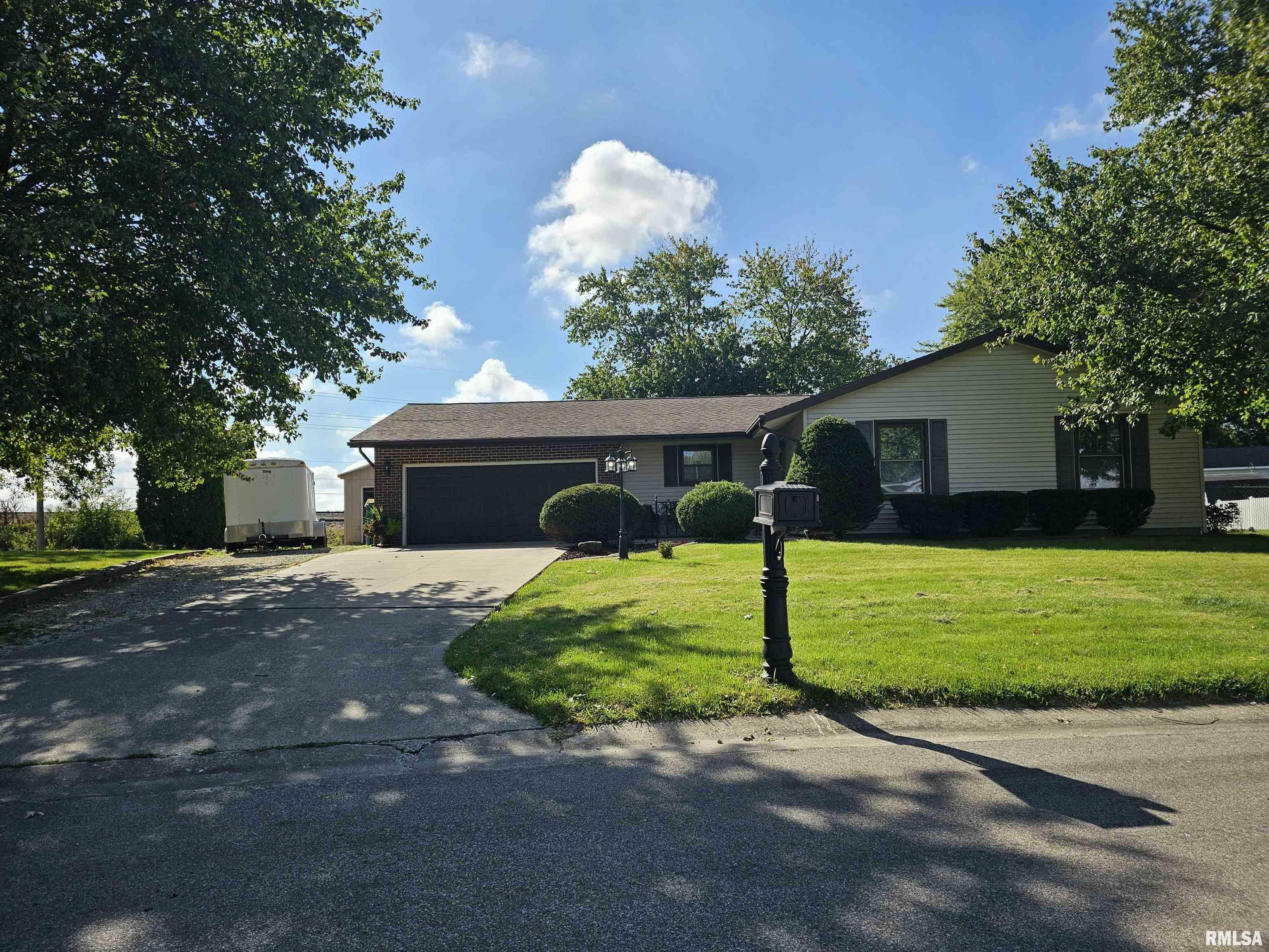 Property Photo:  1515 Meadow Lark Drive  IL 61401 