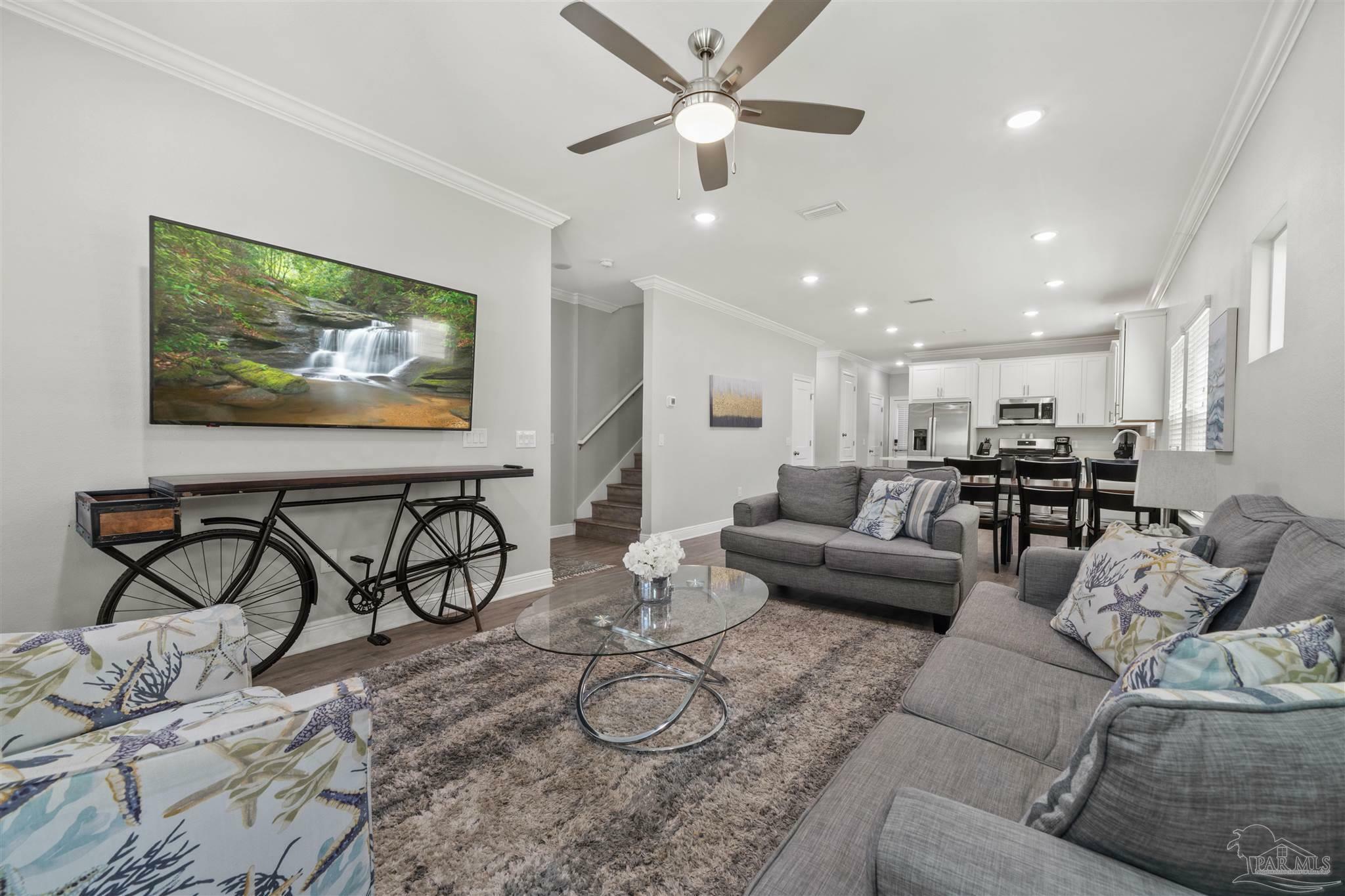 Property Photo:  1141 W Romana St  FL 32502 