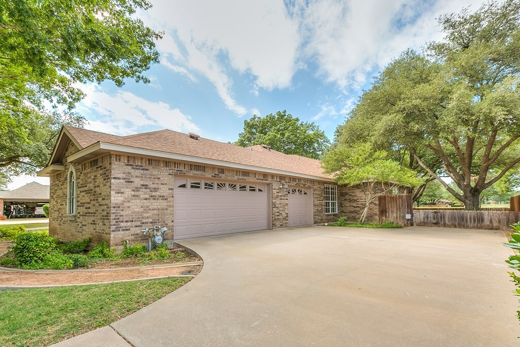 Property Photo:  5209 N Bentwood Dr  TX 76904 