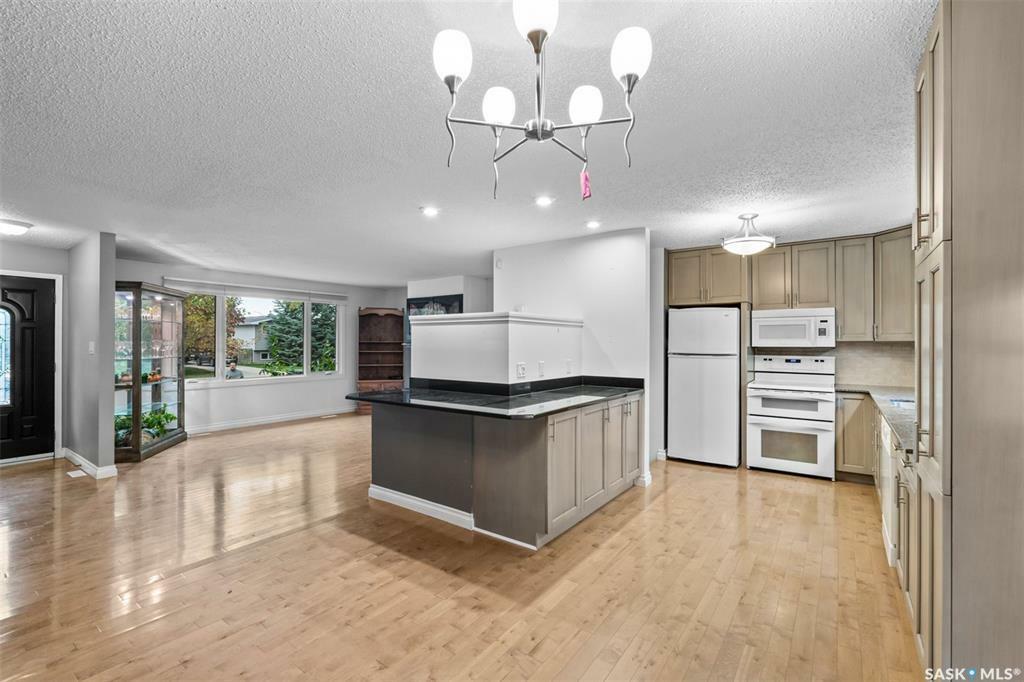 Property Photo:  133 Churchill Drive  SK S7K 3X3 