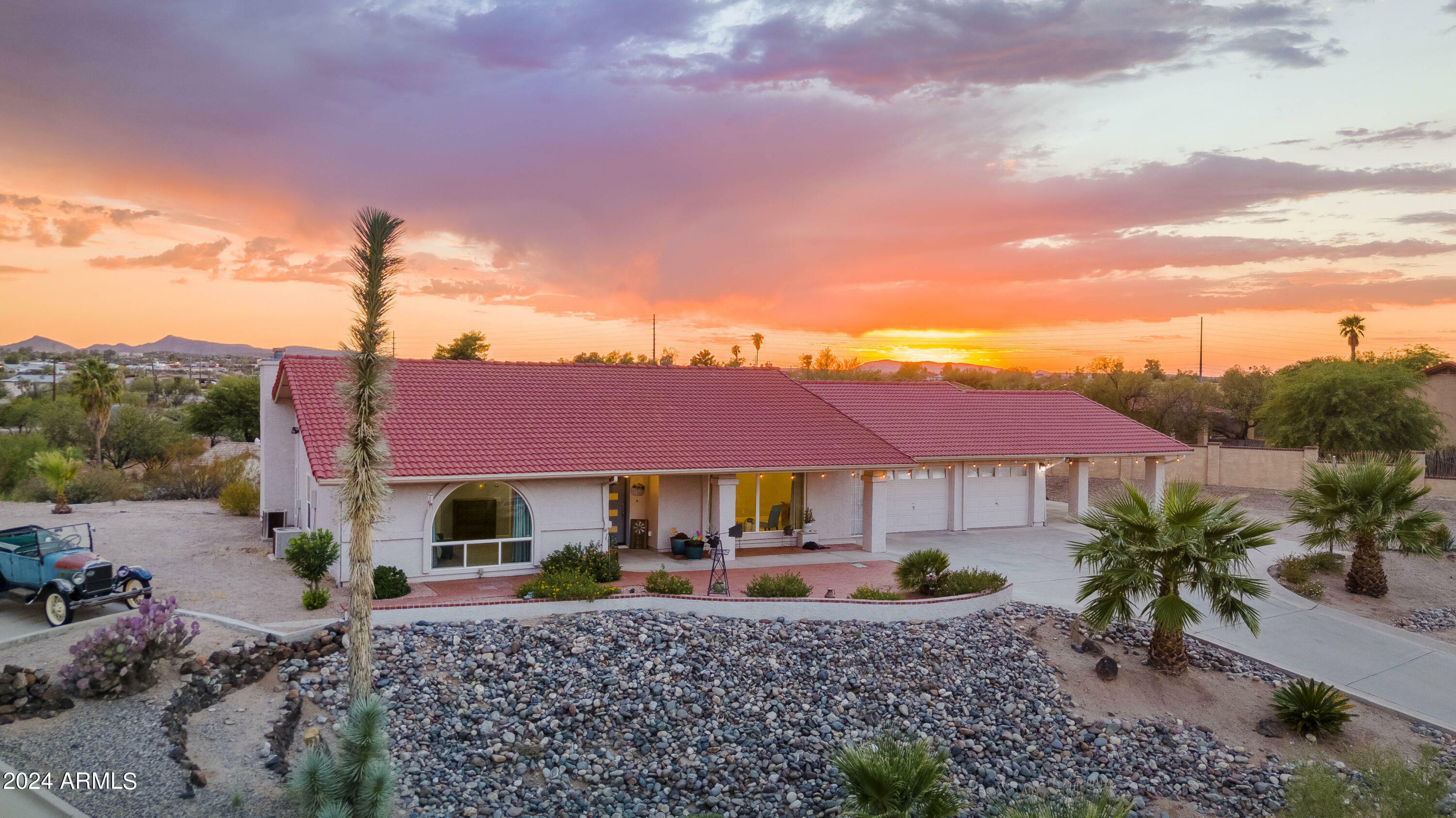 Property Photo: 669 N Madison Street AZ 85390
