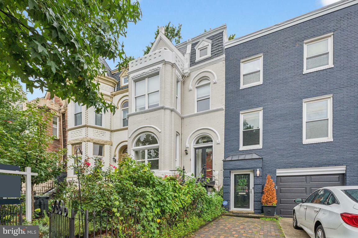 Property Photo:  706 12th Street NE  DC 20002 