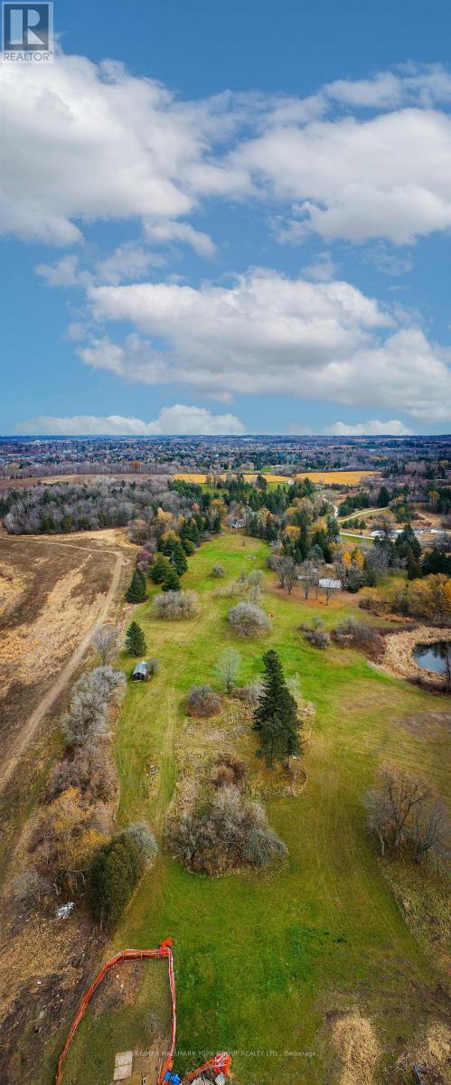 Photo de la propriété:  250 South Summit Farm Road  ON L7B 1J8 