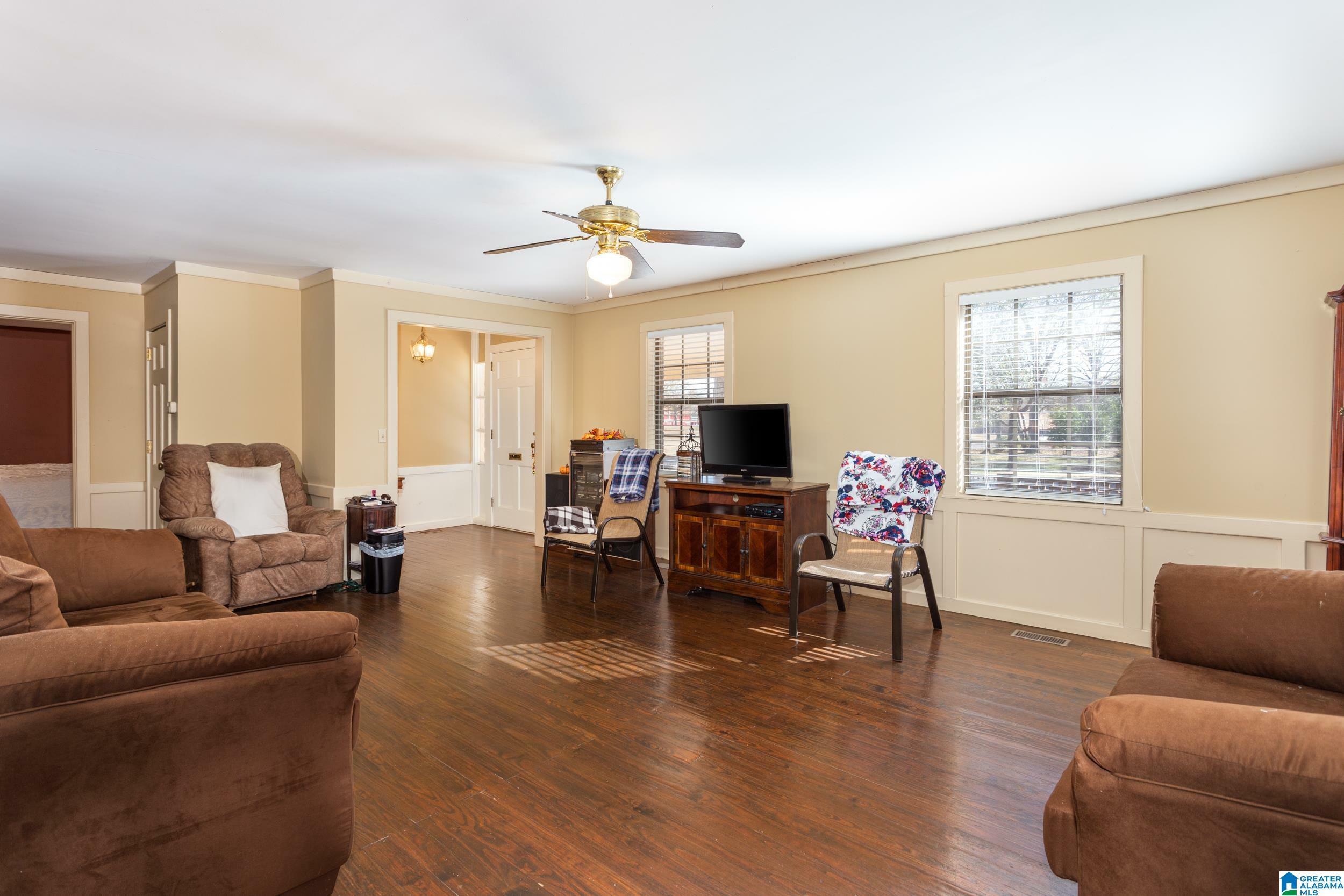 Property Photo:  306 Oak Street  AL 35160 