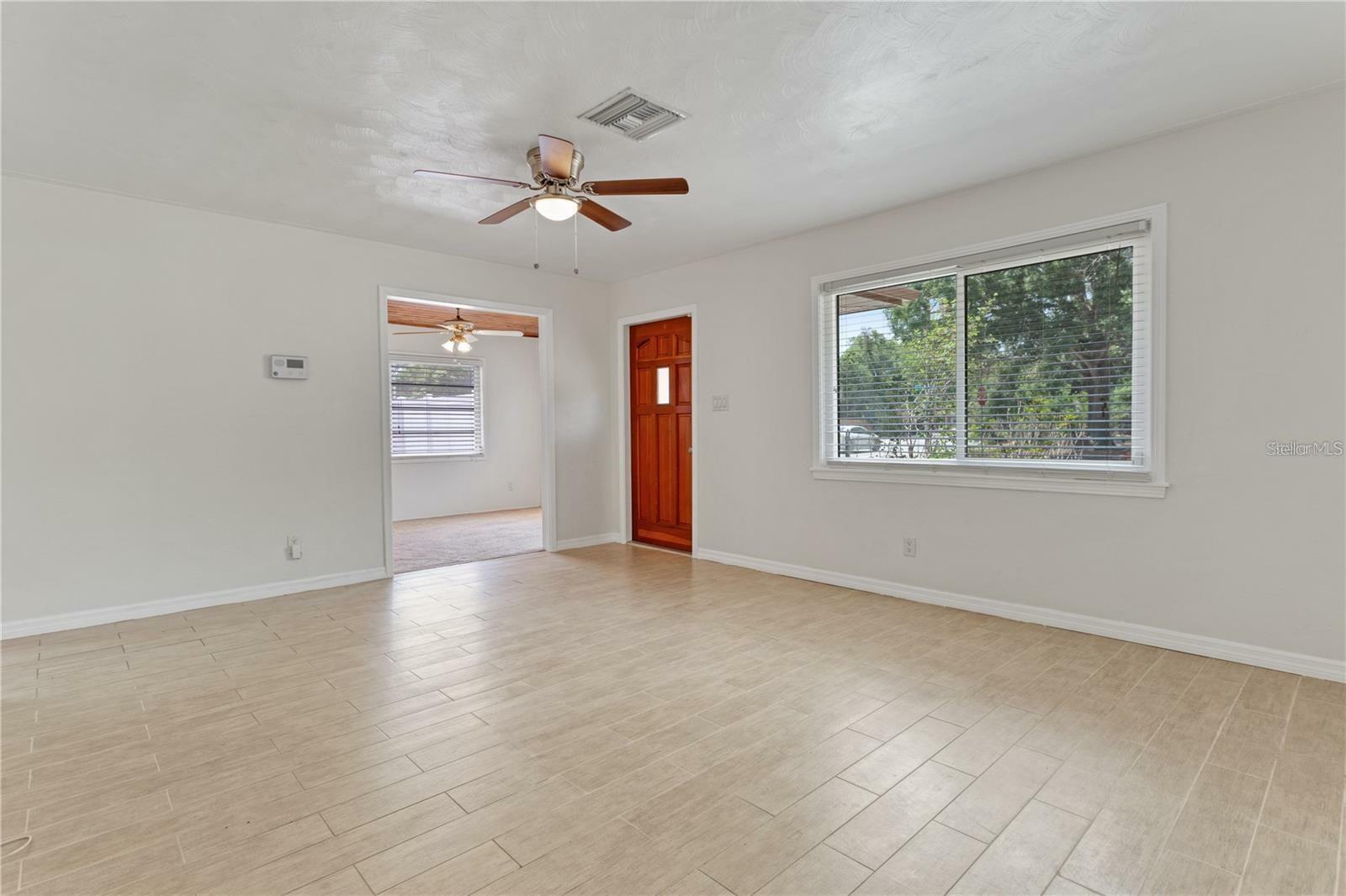 Property Photo:  2800 Poplar Street  FL 34237 