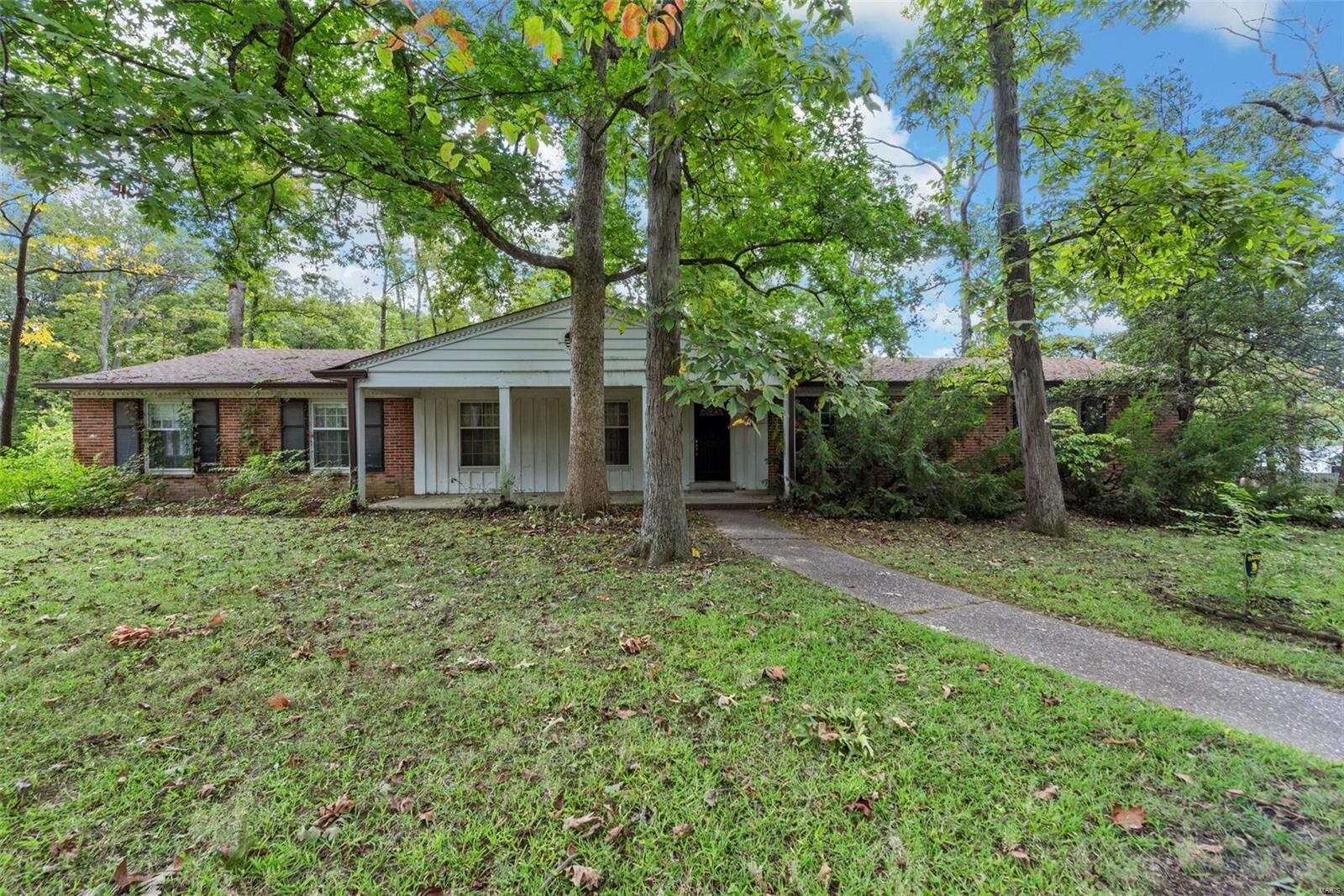 Property Photo:  122 Frontenac Forest St.  MO 63131 