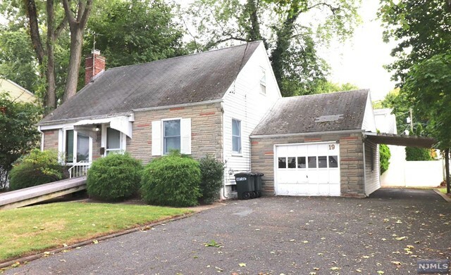 Property Photo:  19 East Church Court  NJ 07628 