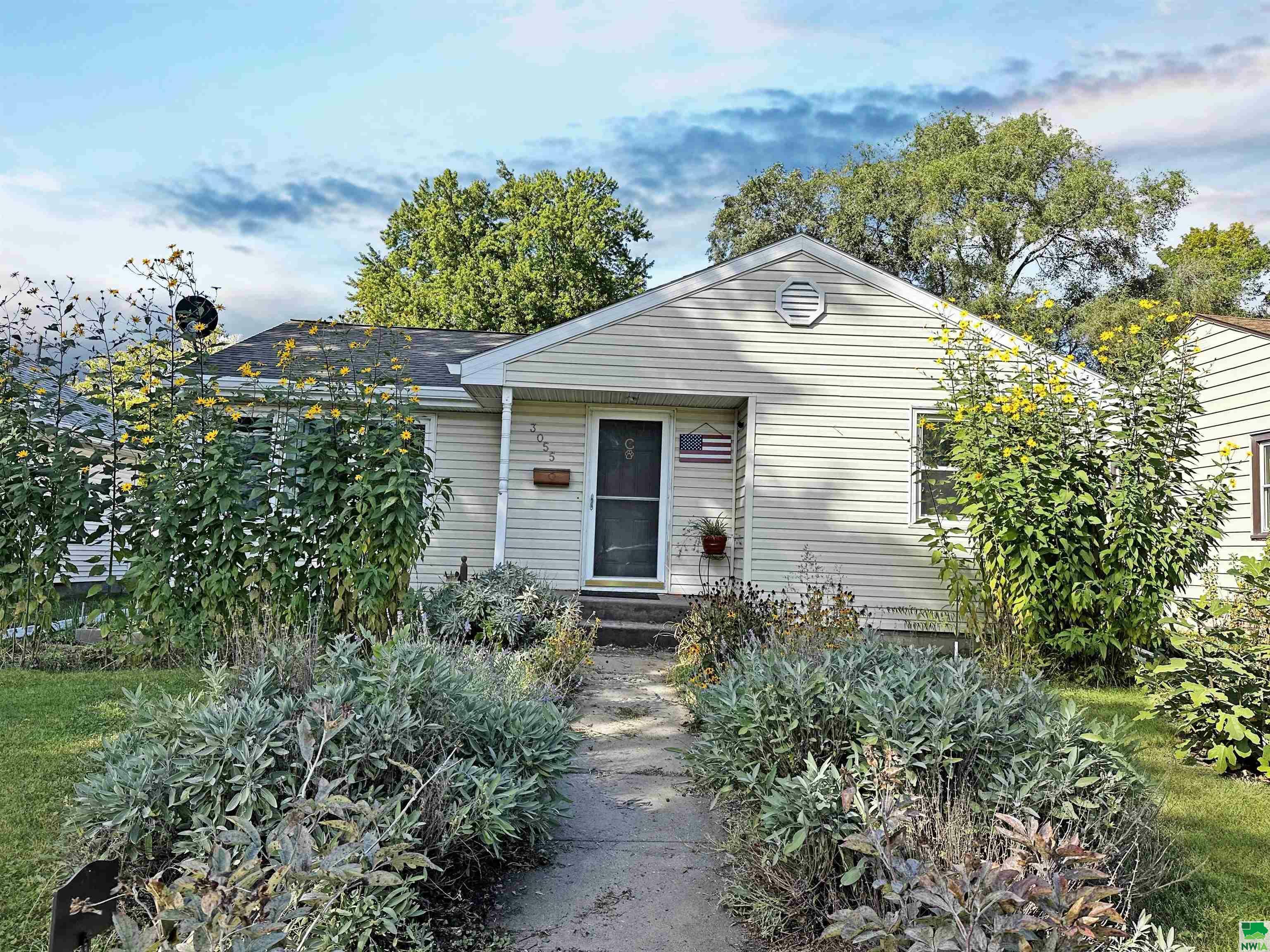 Property Photo: 3055 Rebecca St IA 51103