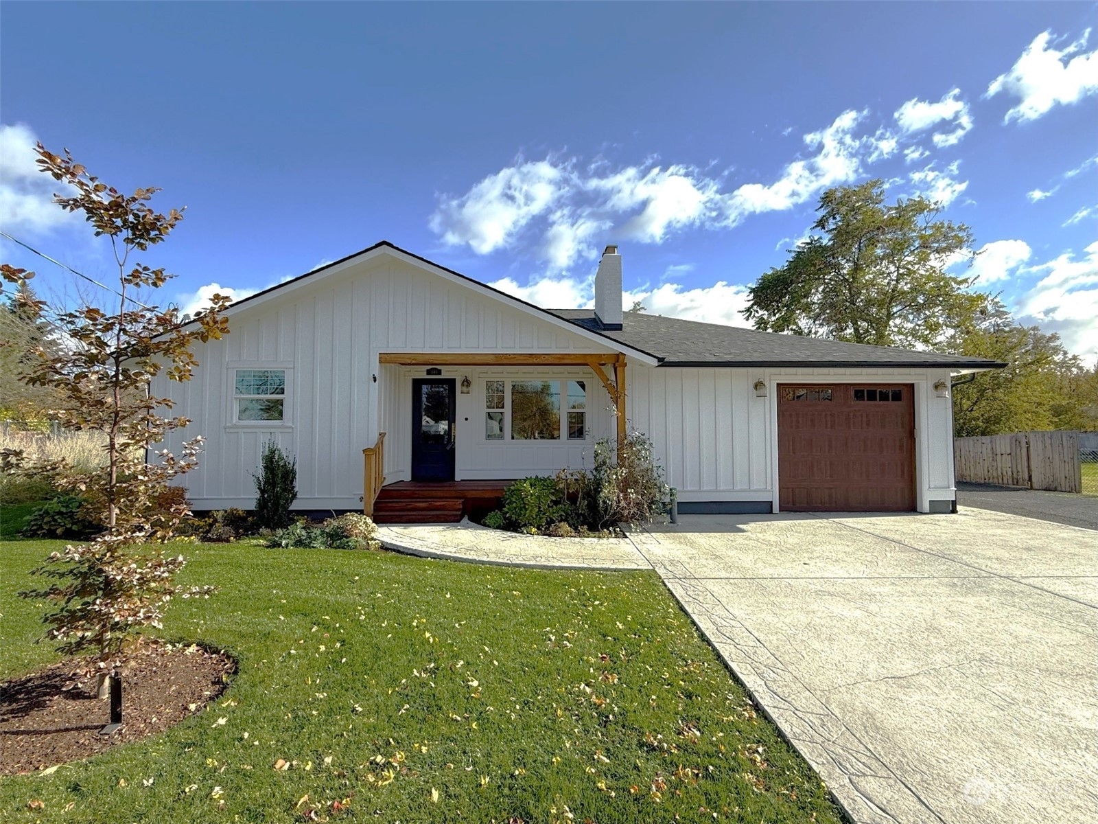 Property Photo:  1145 School Avenue  WA 99362 