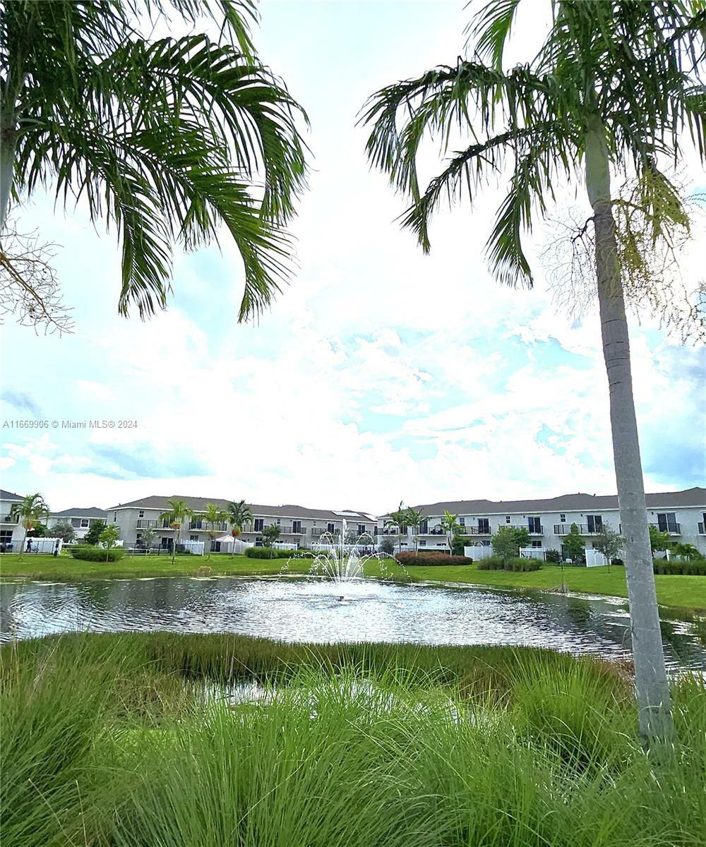 Property Photo:  821 SE 17th Ct  FL 33034 