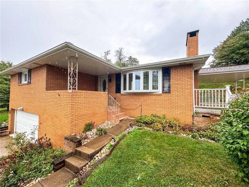 Property Photo:  8048 Gladstone Dr  PA 15691 