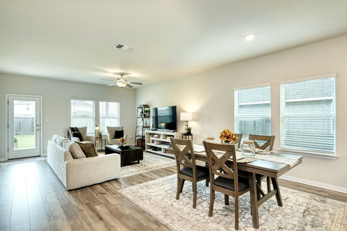 Property Photo: 1013 Bluejack Way TX 78634