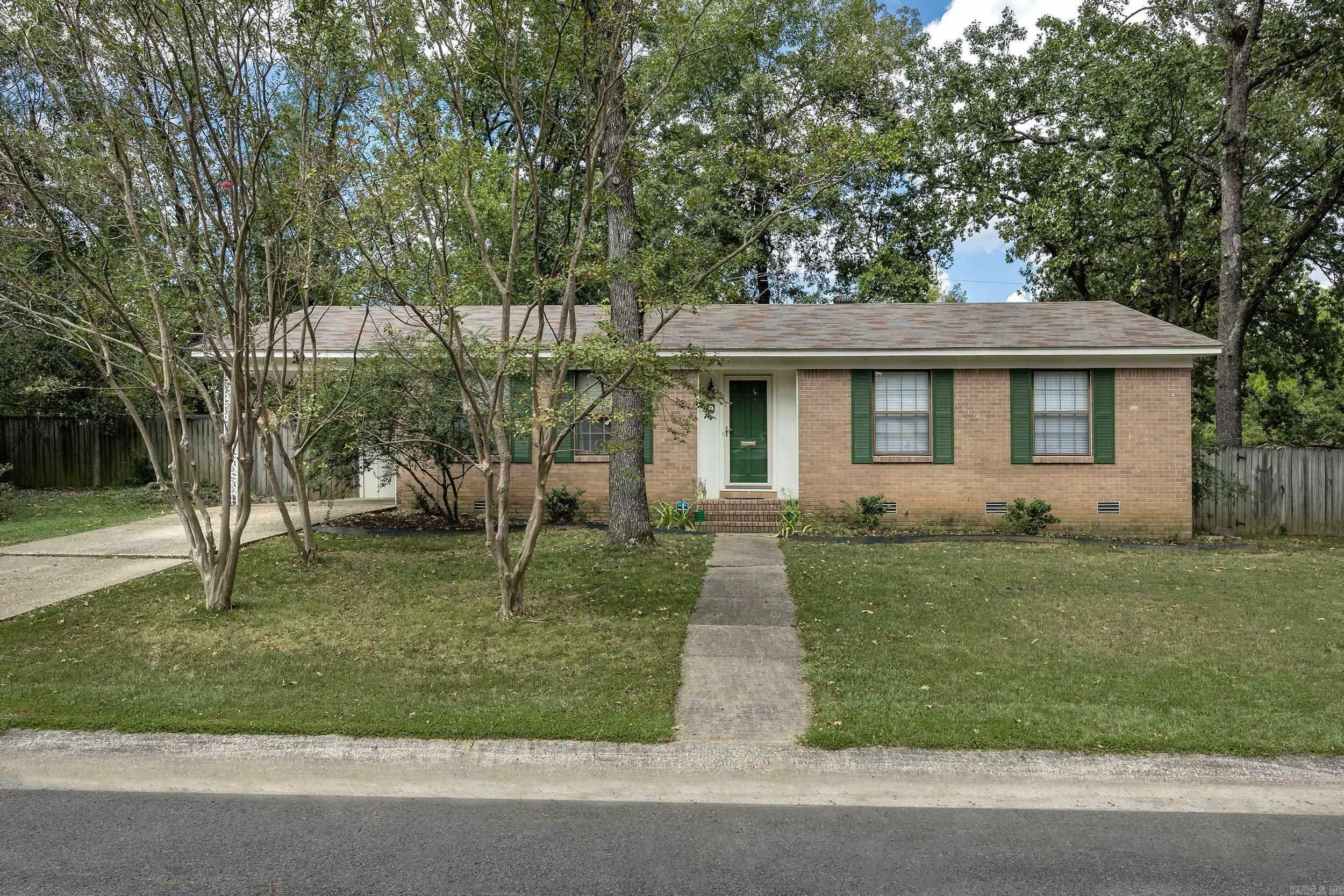 Property Photo:  2 Windy Oaks Court  AR 72205 