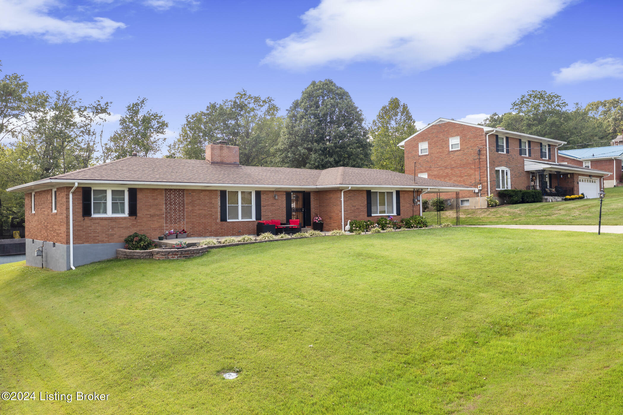 Property Photo:  506 Candlelight Ln  KY 40214 