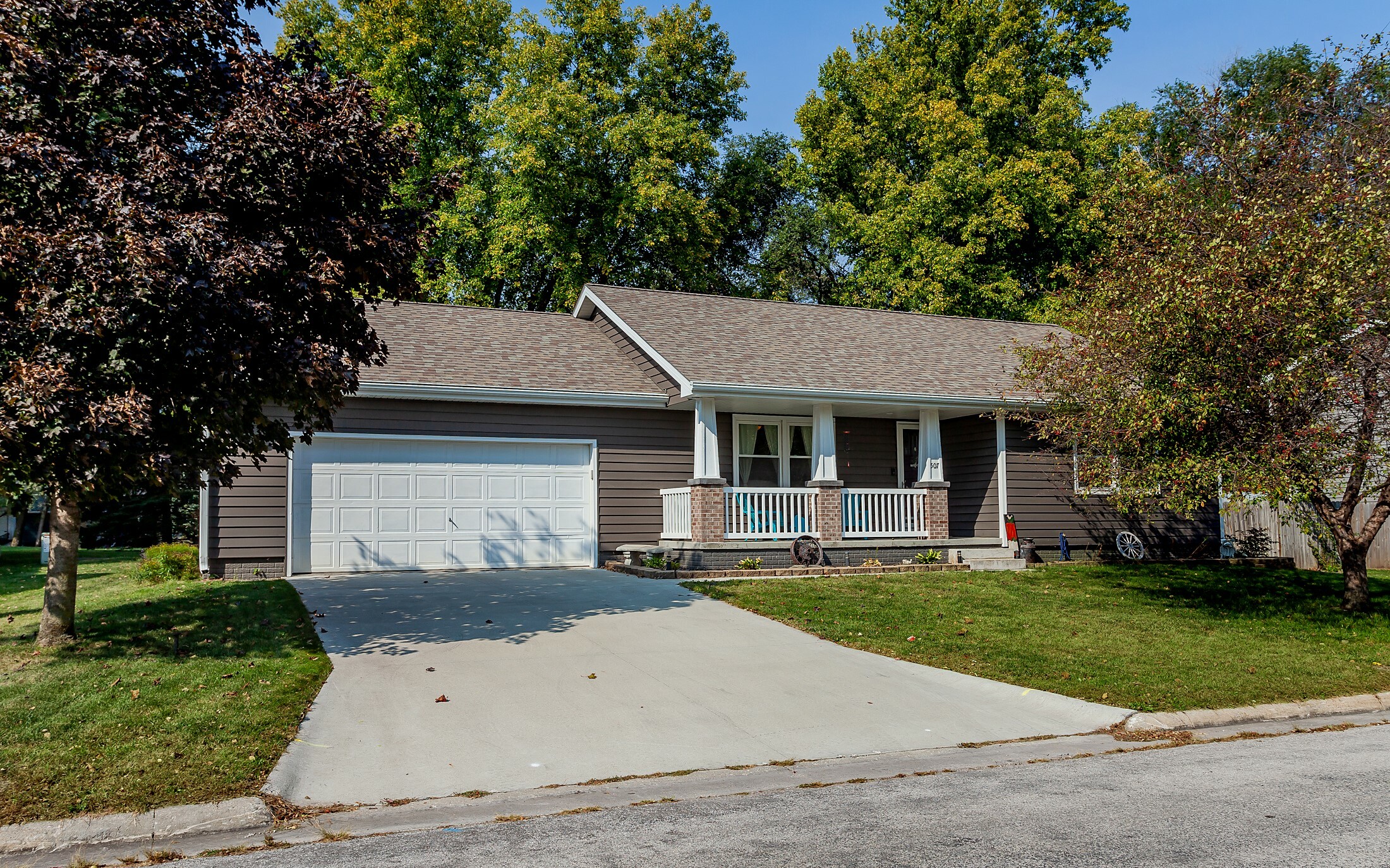 Property Photo:  507 Pearl Street  IA 50046 