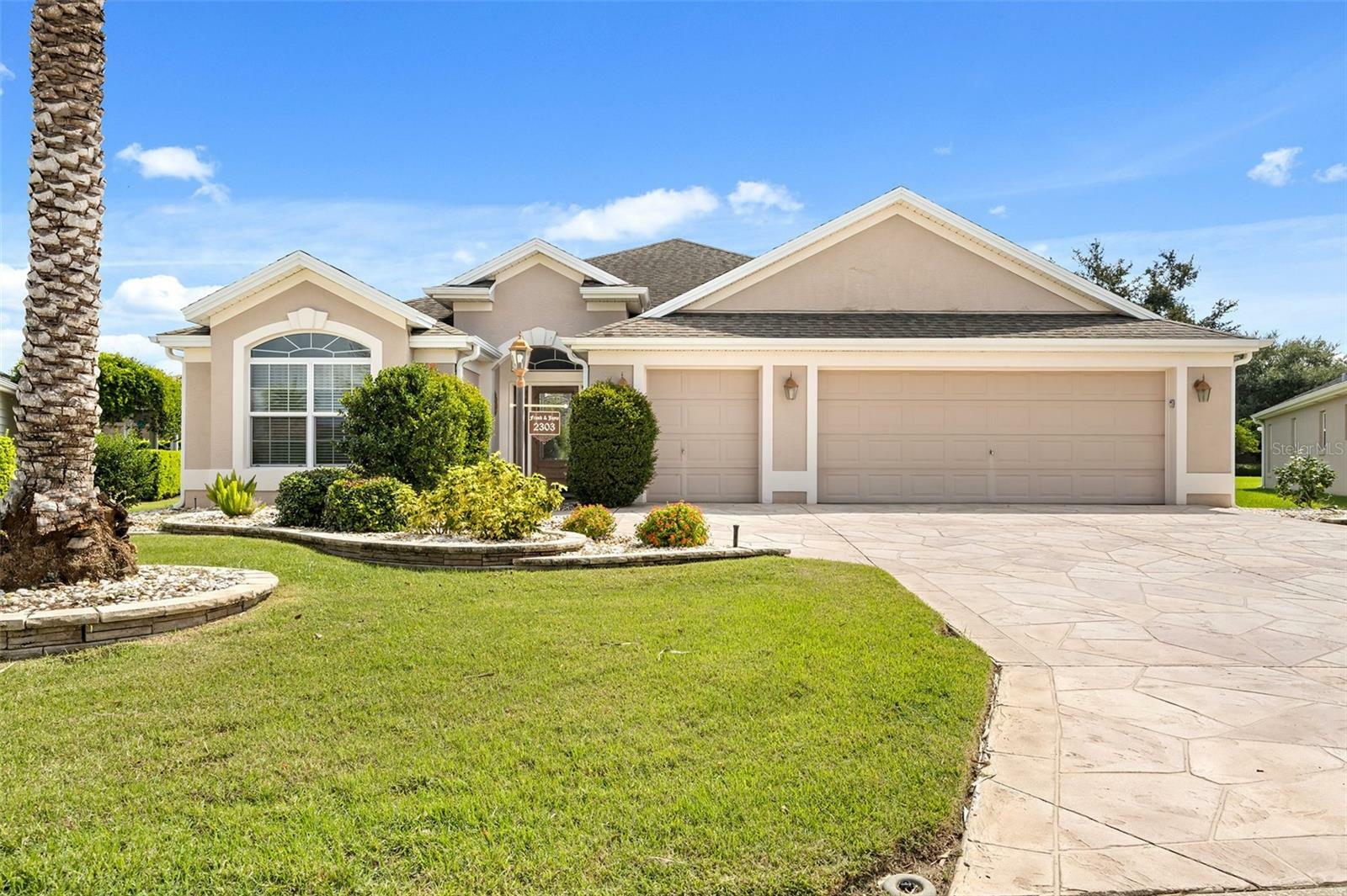 Property Photo:  2303 Newburn Lane  FL 32162 