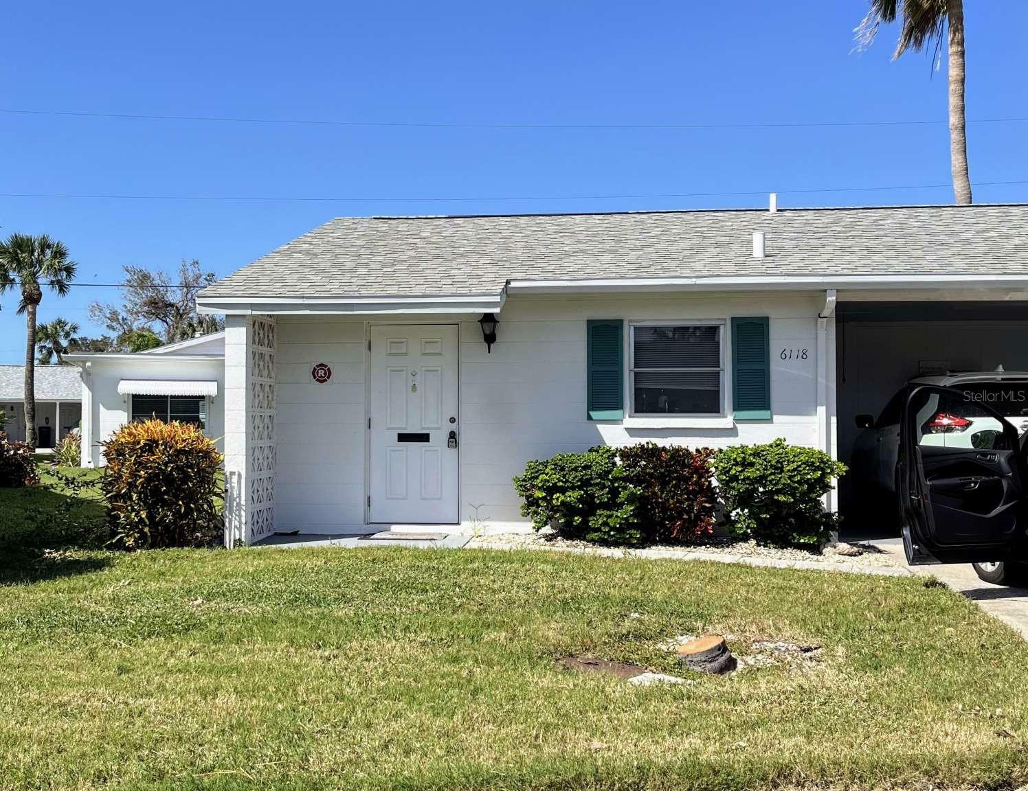 Property Photo:  6118 Coral Way  FL 34207 