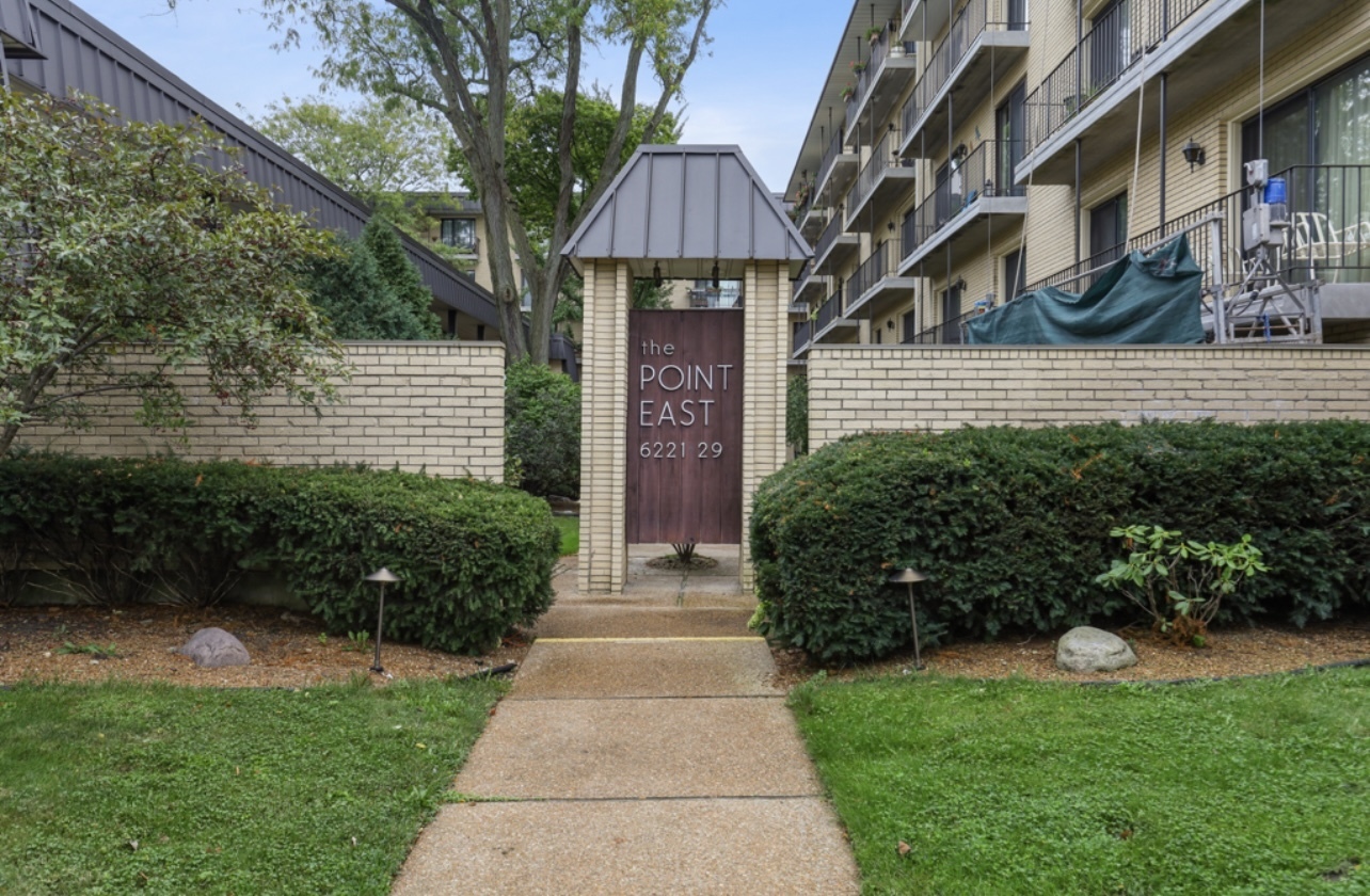 Property Photo:  6229 N Niagara Avenue 213  IL 60631 