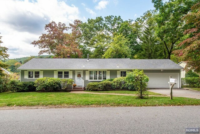 Property Photo:  131 High Crest Drive  NJ 07480 