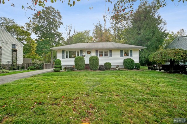 Property Photo:  86 Calumet Avenue  NJ 07436 