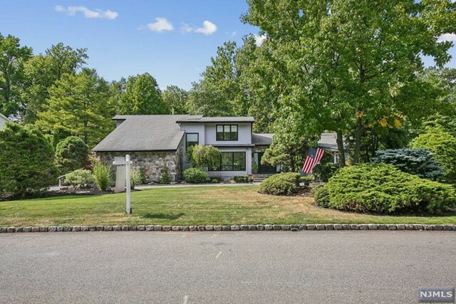 Property Photo:  7 Aspen Drive  NJ 07006 