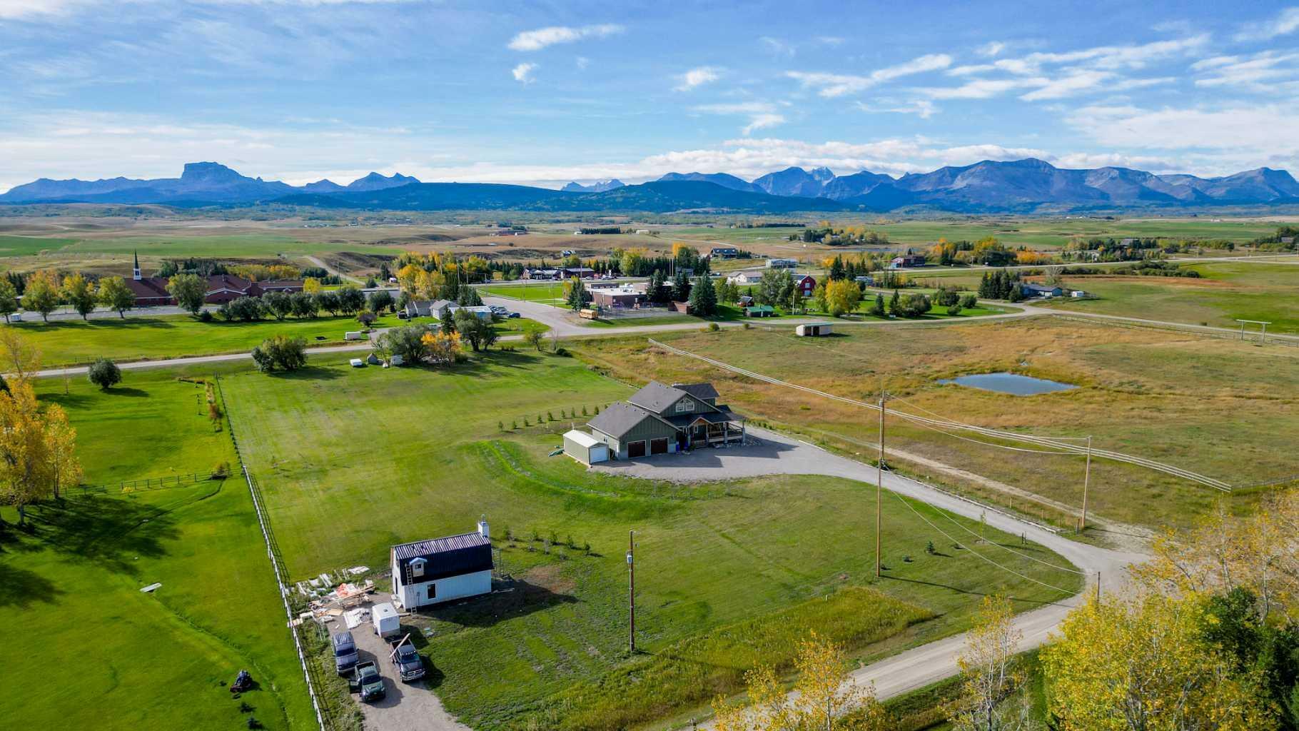 Property Photo: 152 School Avenue AB T0K 1N0
