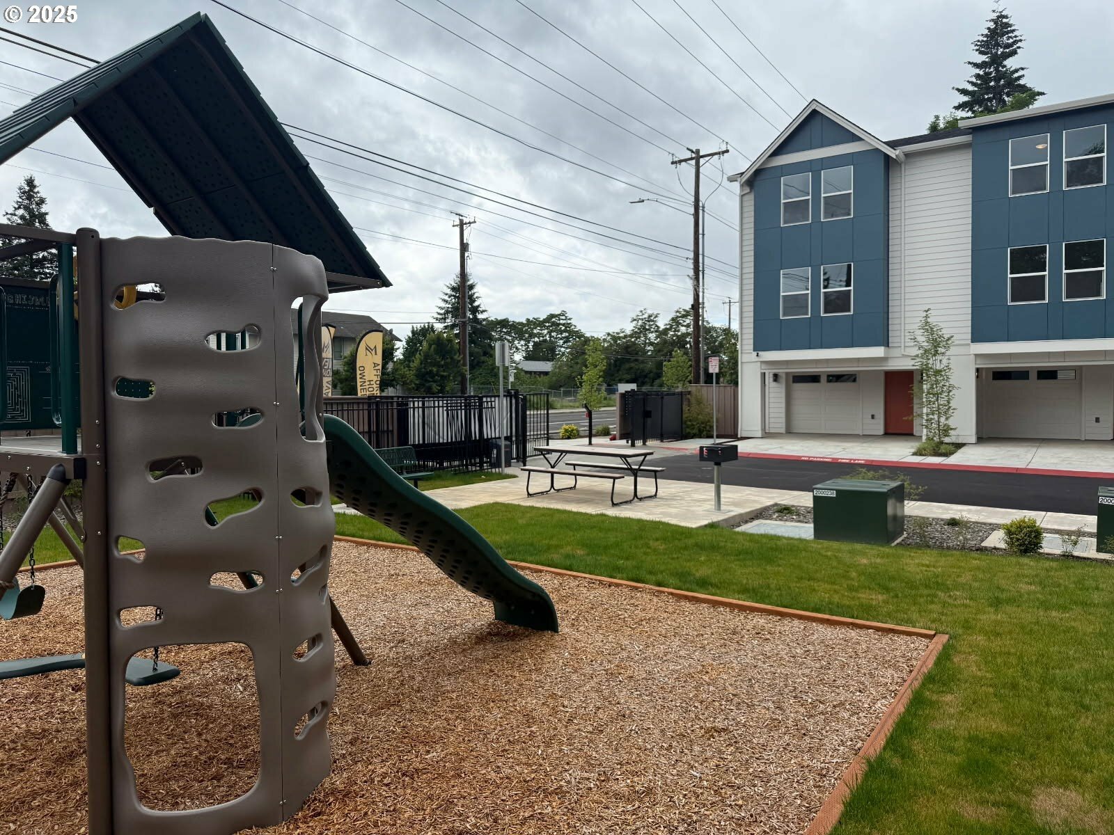 Property Photo: 15063 SE Division St OR 97236