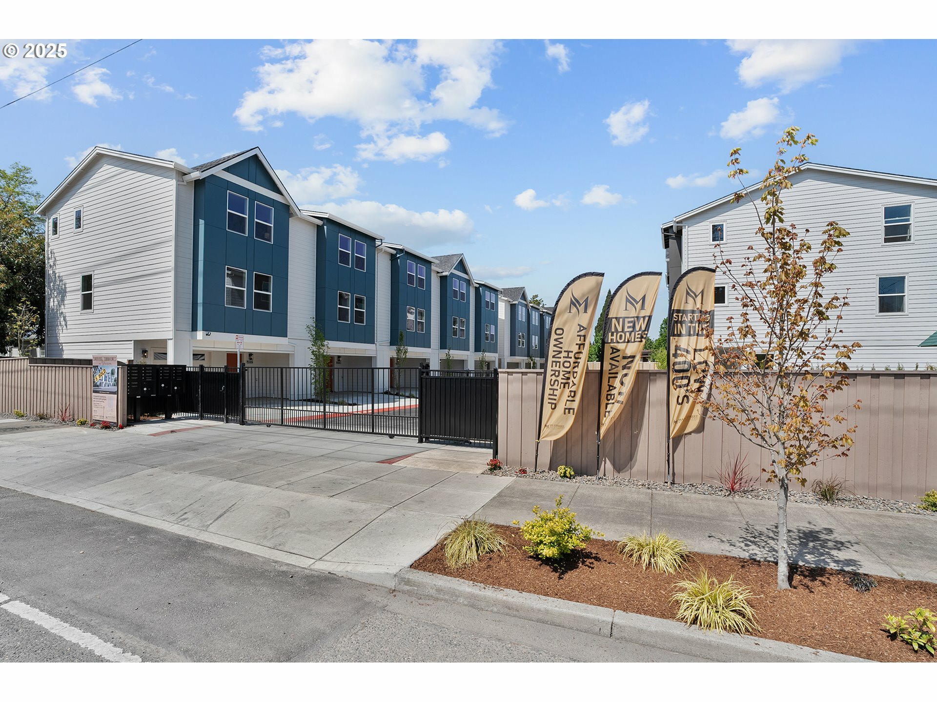 Property Photo: 15063 SE Division St OR 97236