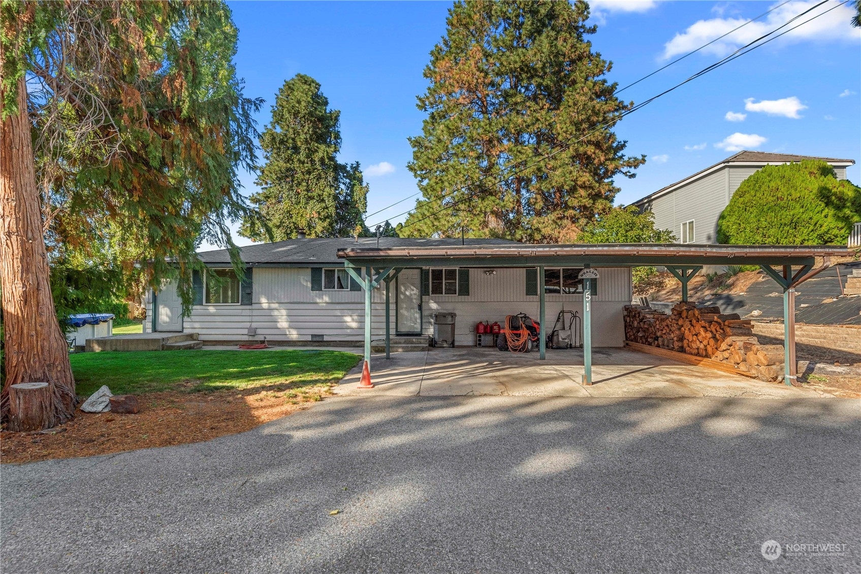 Property Photo:  151 27th Street NE  WA 98802 