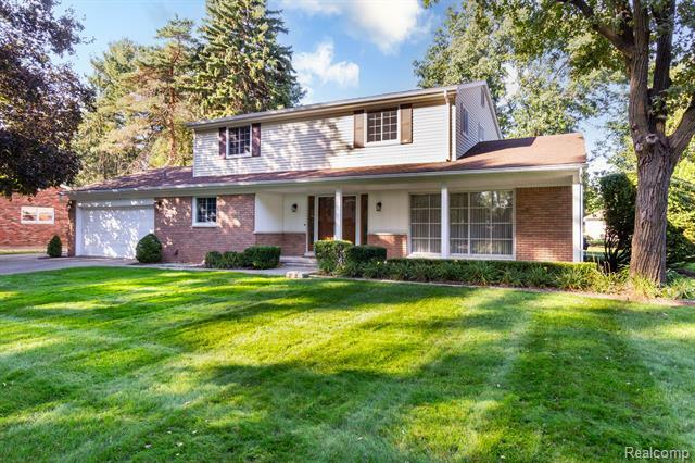 Property Photo:  19891 Thousand Oaks Drive  MI 48036 