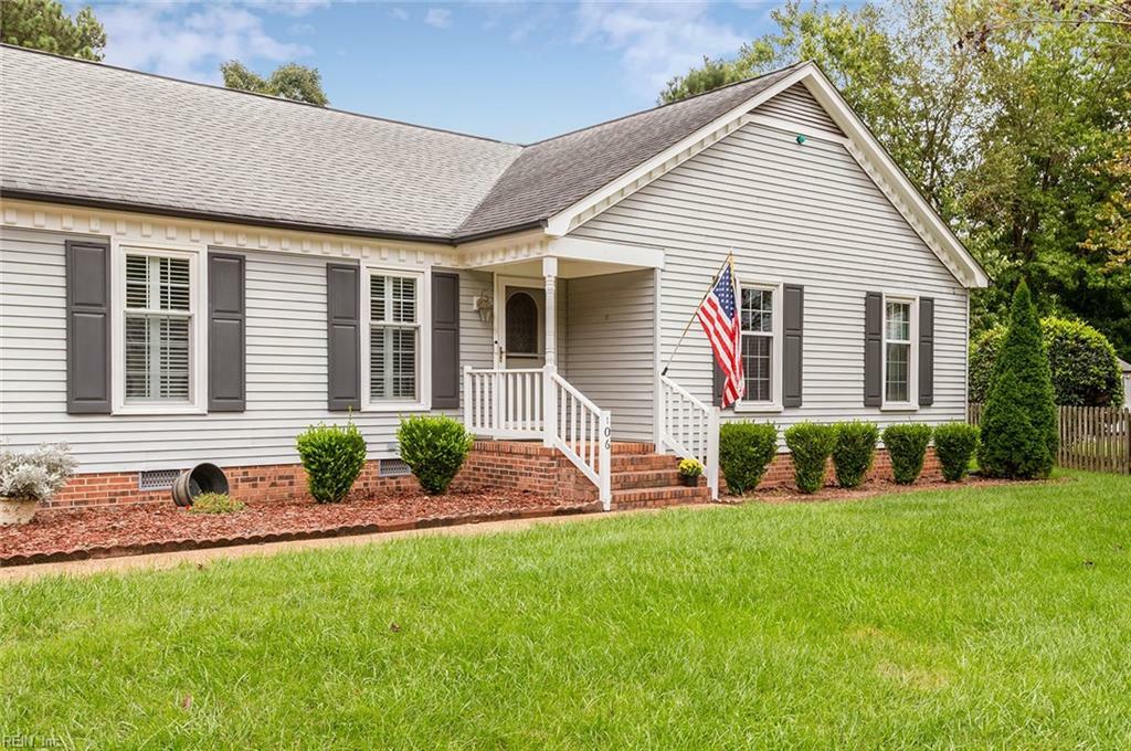 Property Photo:  106 Cranwood Court  VA 23693 