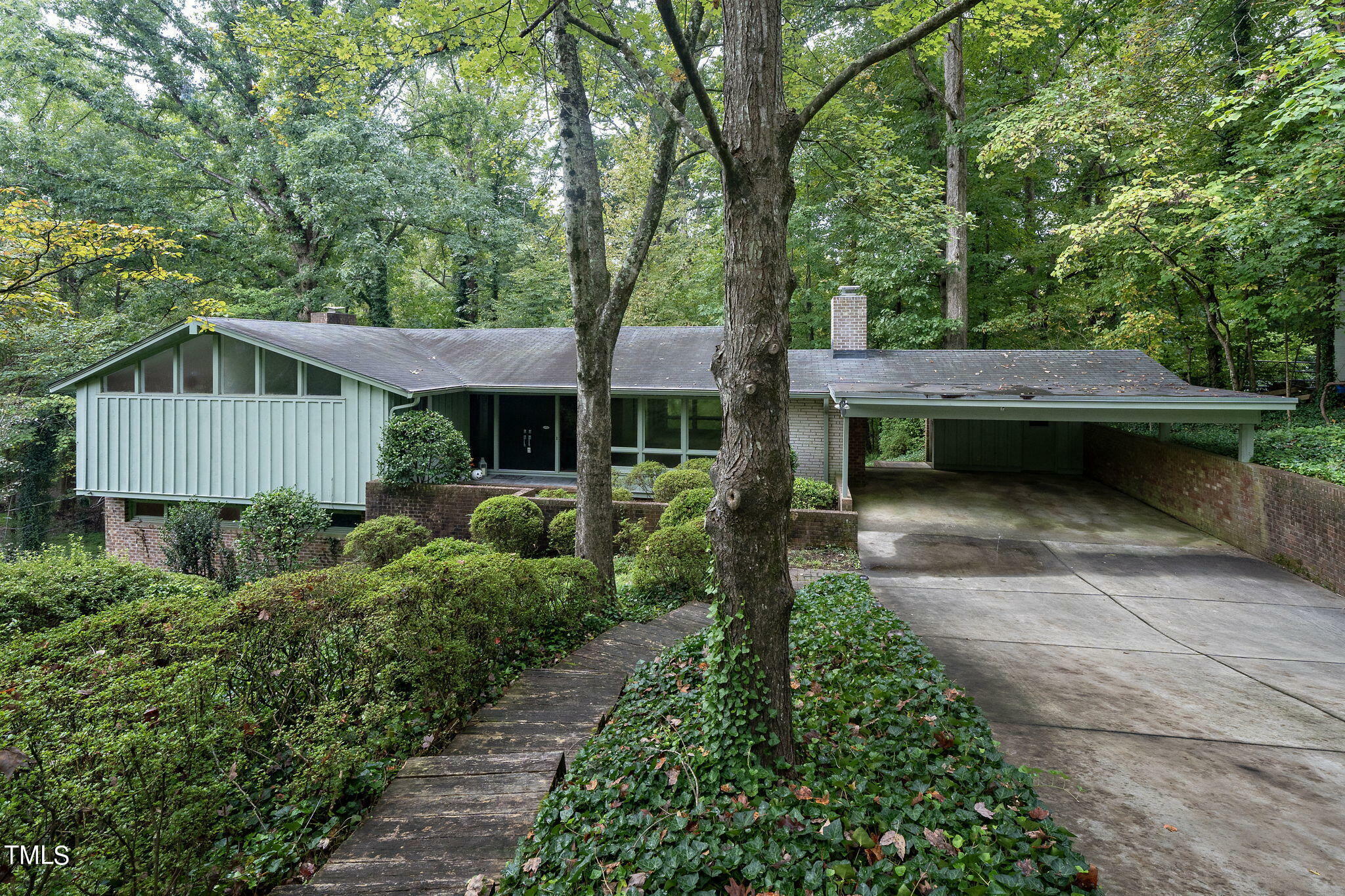 Property Photo:  5309 Thayer Drive  NC 27612 