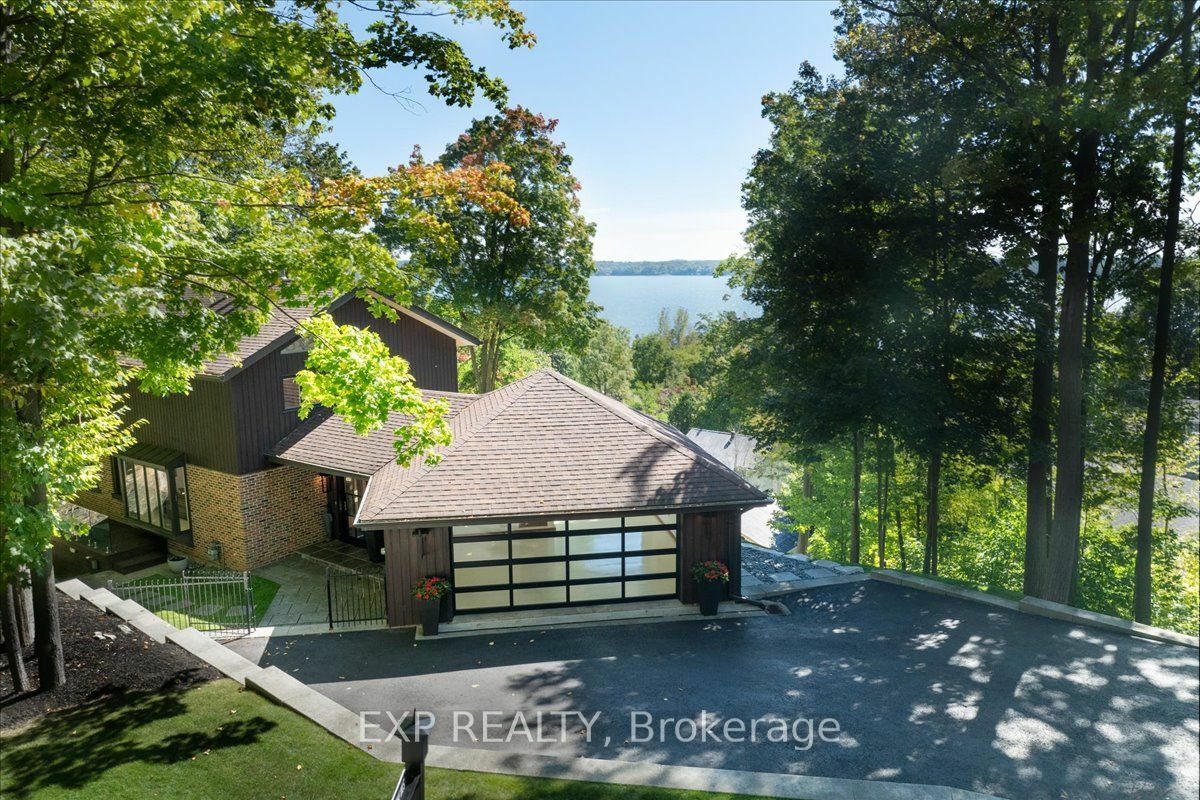 Property Photo:  11 Crestwood Dr  ON L4M 4Y8 