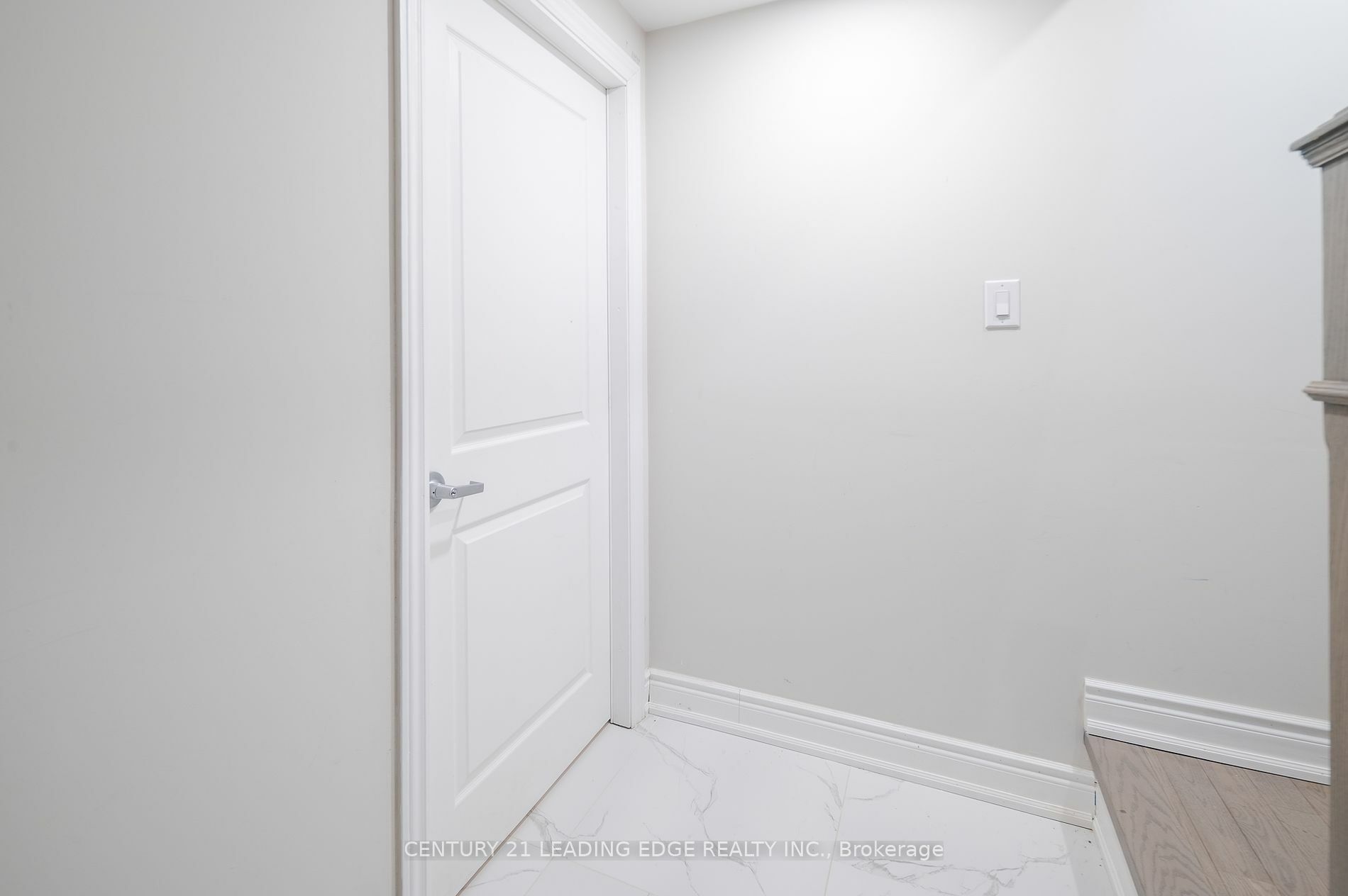 Property Photo:  314 Grove St E Lower  ON L4M 5J3 