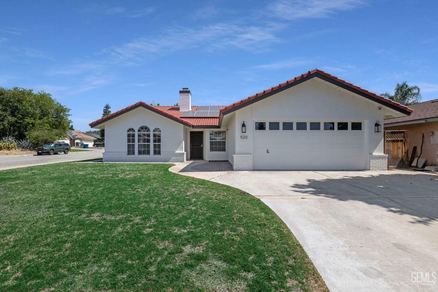 Property Photo:  520 Sarabande Avenue  CA 93308 