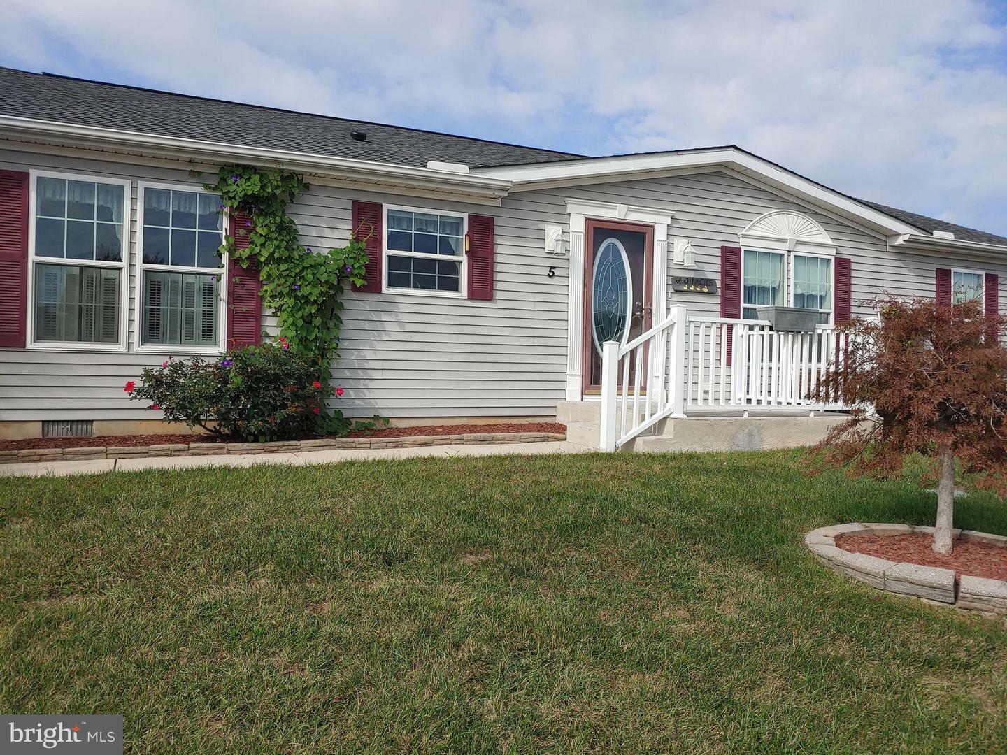 Property Photo:  5 Michele Drive  DE 19901 