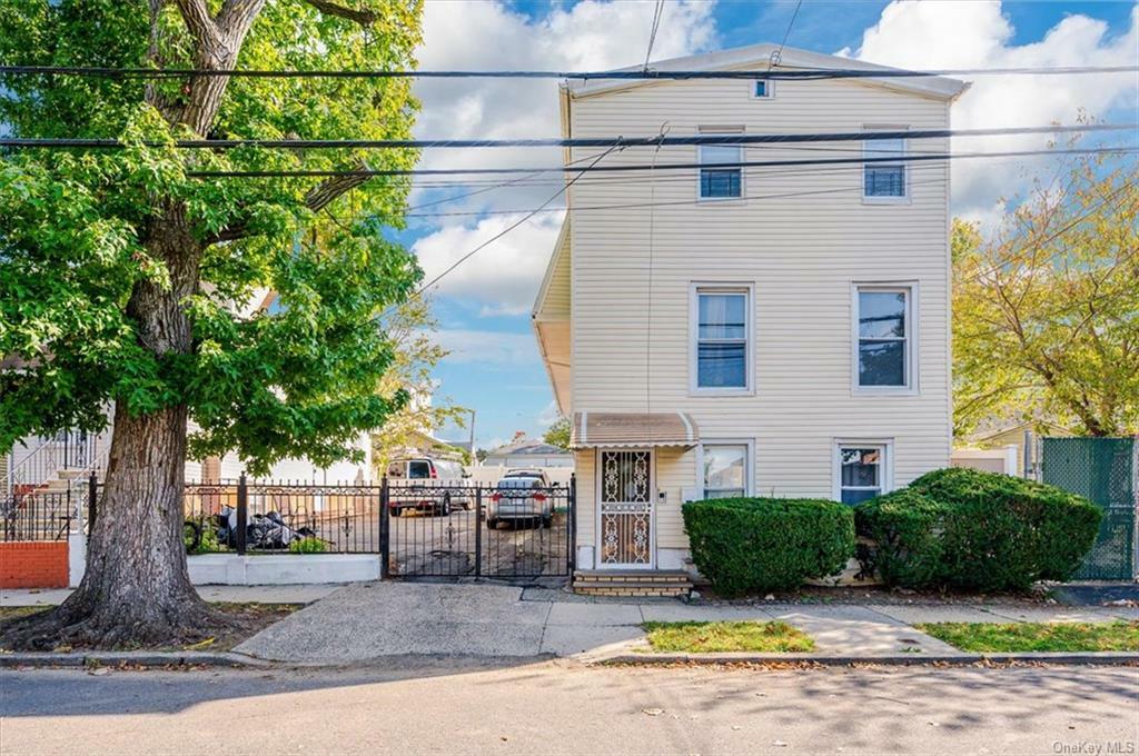 Property Photo: 2712 Morgan Avenue NY 10469