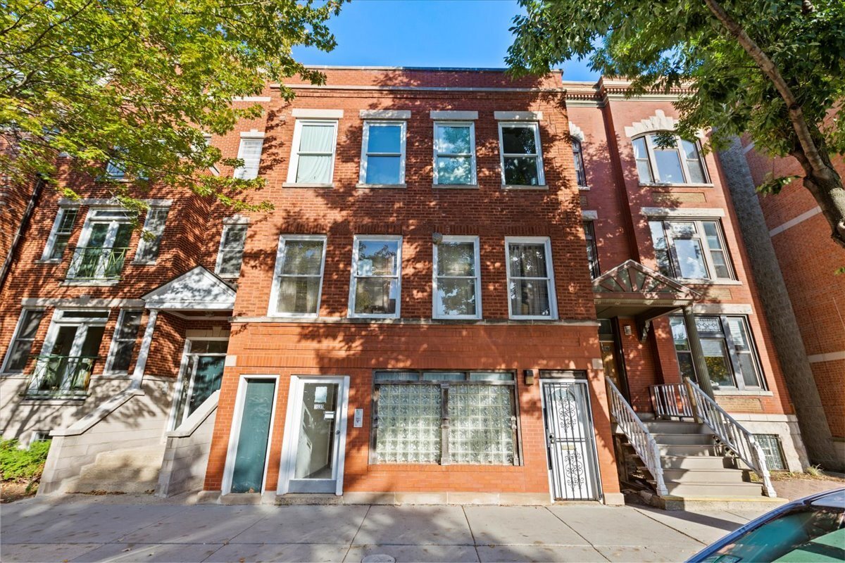 Property Photo: 3833 N Southport Avenue 2R IL 60613