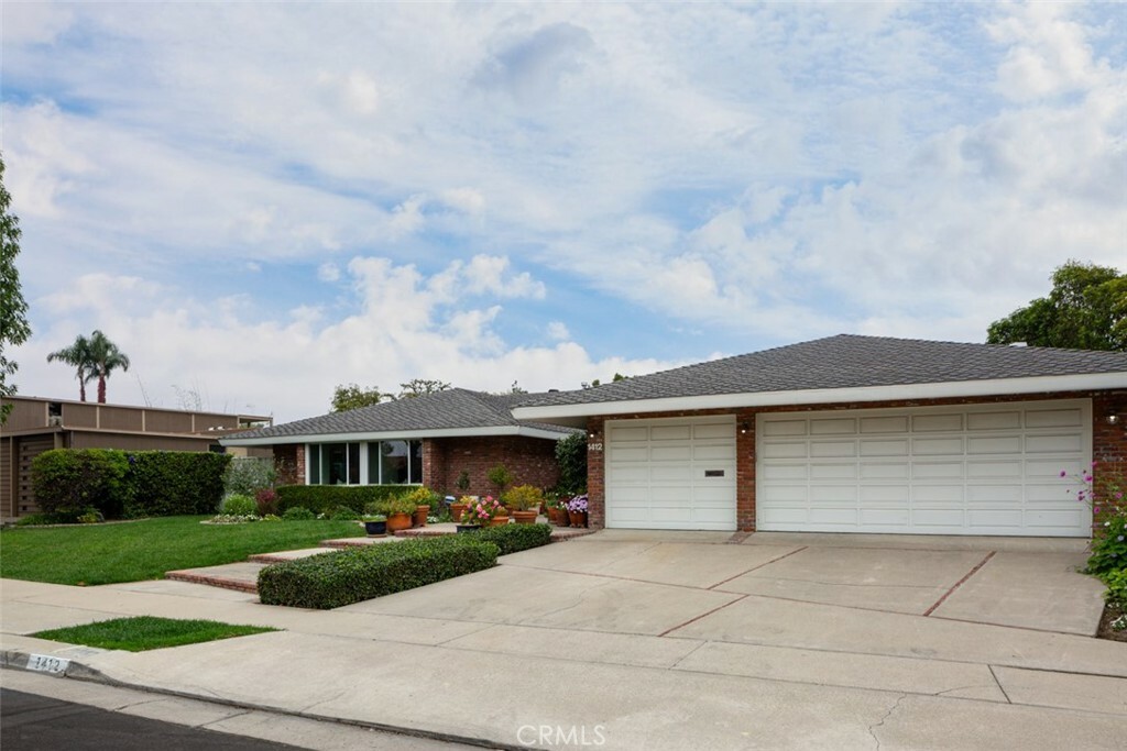 Property Photo: 1412 Antigua Way CA 92660