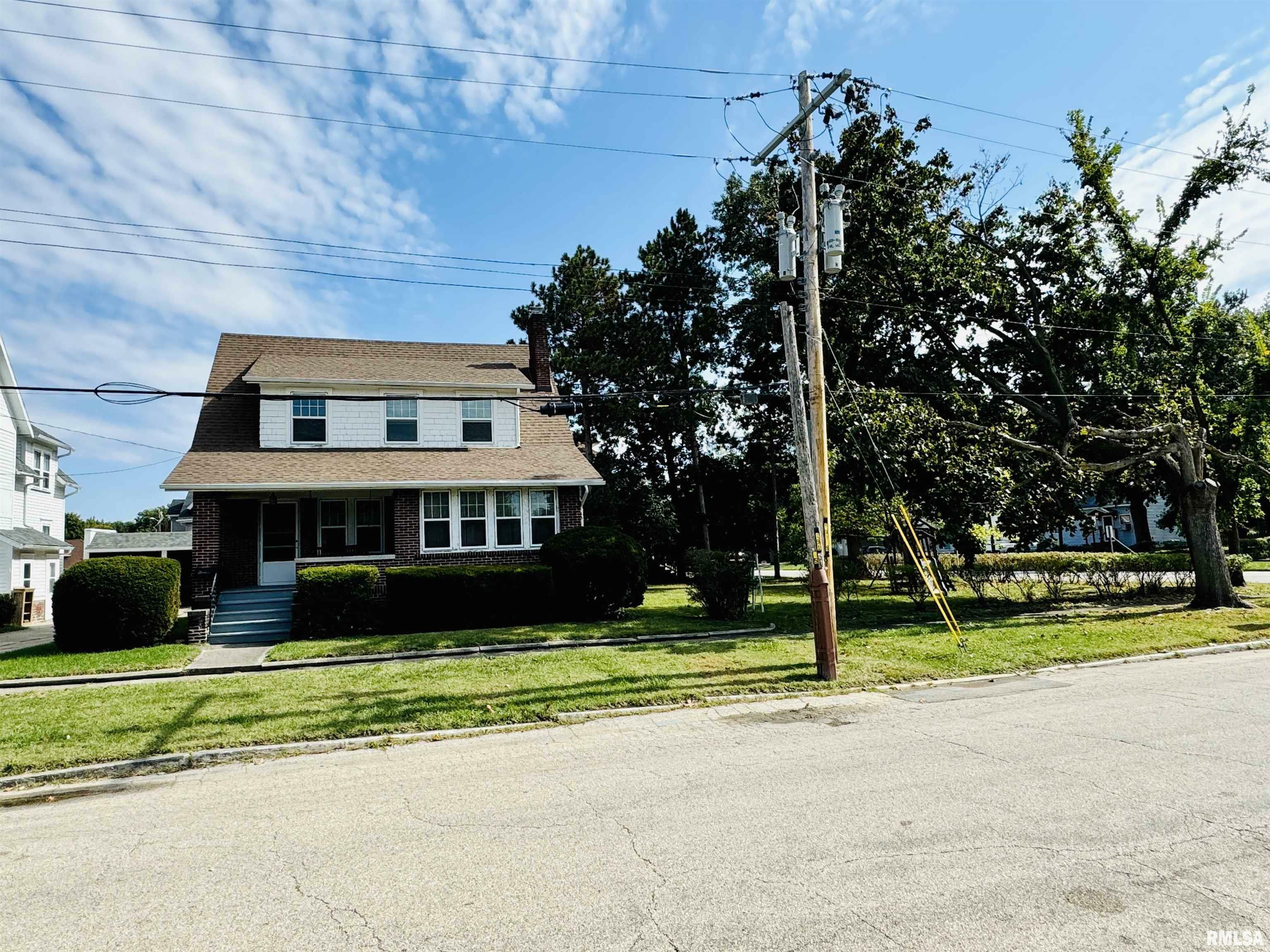 Property Photo:  633 Willard Street  IL 61401 