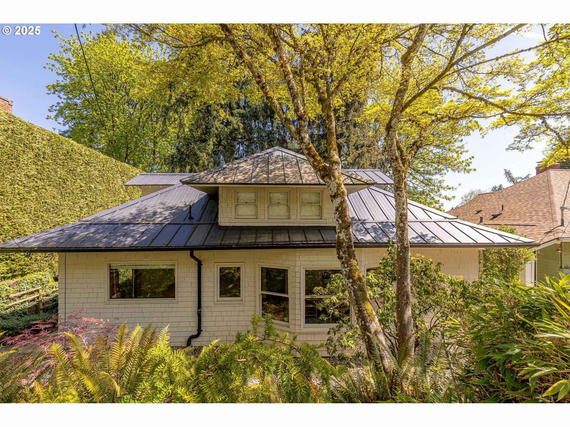 Property Photo: 2626 SW Ravensview Dr OR 97201