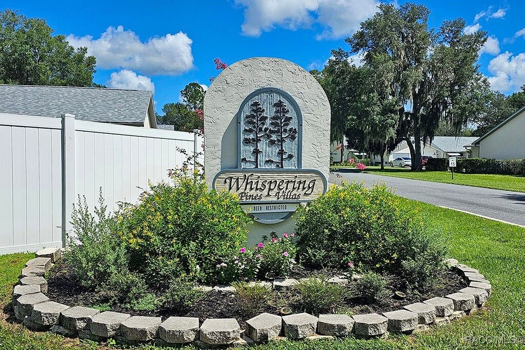 Property Photo: 1870 Arrowwood Lane FL 34453