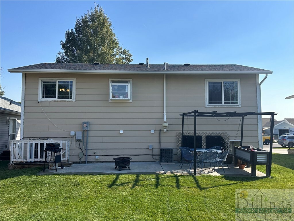 Property Photo:  902 Jackson  MT 59101 