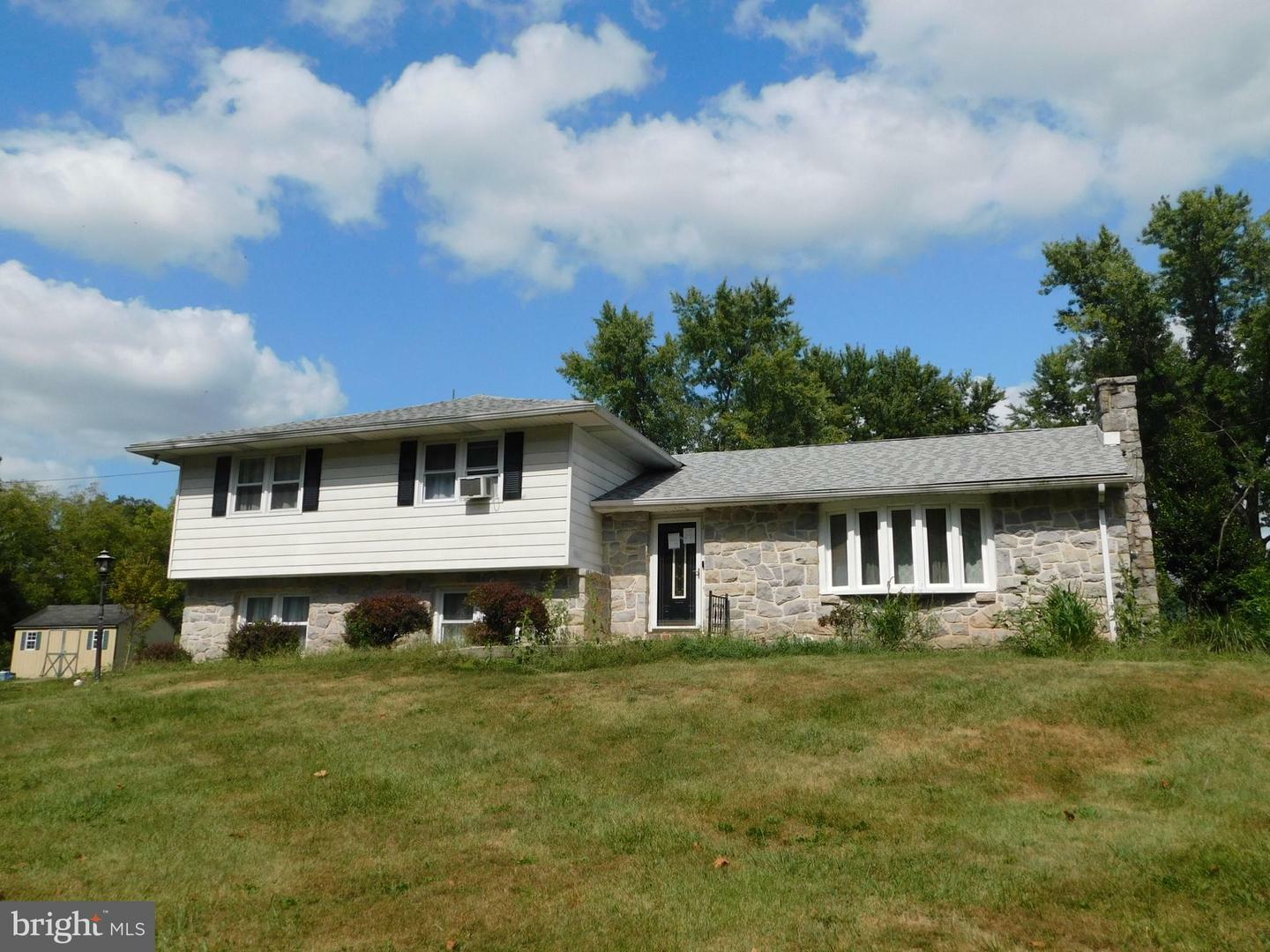 Property Photo:  1361 Manatawny Drive  PA 19464 