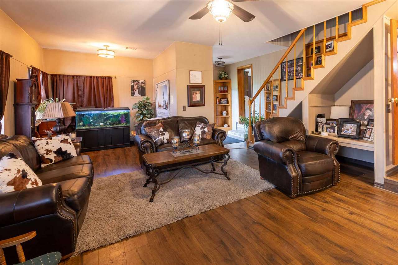 Property Photo:  307 3rd Street  OK 73061 