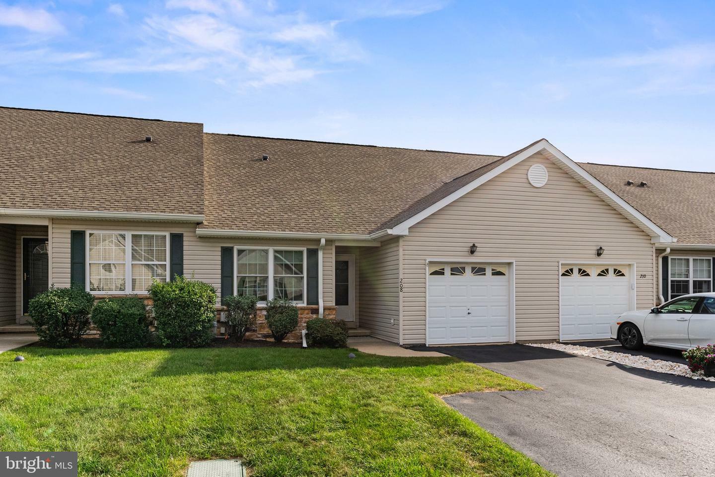 Property Photo:  208 Franklin Court  PA 19468 